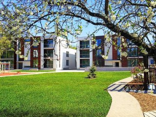 Bright And Spacious Apartment In..