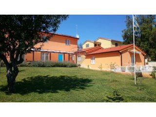 ISTRA, PULA, SAMOSTOJEĆA KUĆA I DVA APARTMANA
