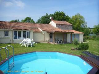 Longere with Pool Near to Lake