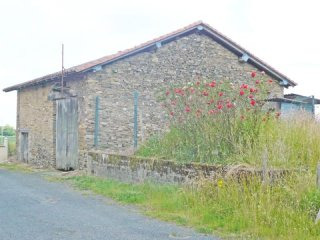 Barn For Convertion Situated In A Quiet..