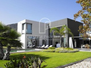 Beautiful modern house about 2 min...