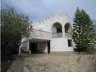 3 Bedroom 2 Bathroom Villa In Los..