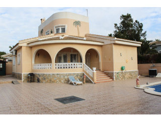 4 Bedrooms - Villa - Alicante - For Sale
