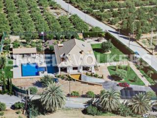 UNIQUE COUNTRY HOUSE WITH VIEWS OF THE..
