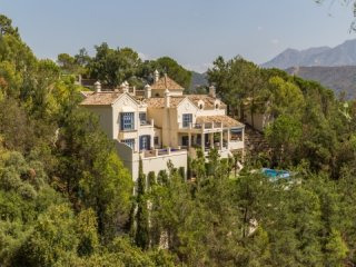 5 Bedroom Villa For Sale Situated In El..