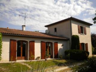 Modern 3 Bedroom House With Enclosed..