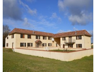 Superb family house with guest..