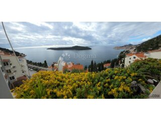 Sunčani stan s dva balkona – pogled na Lokrum i Dubrovnik