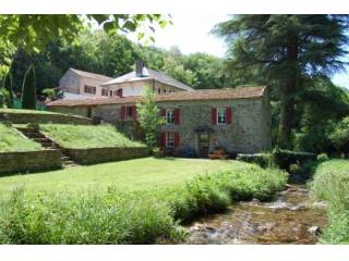 Holiday cottages in a beautiful setting..