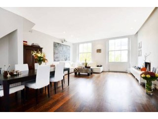 Stunning Two Bedroom Flat