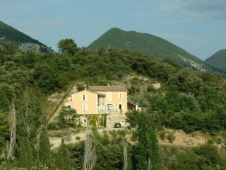 6 Bed Modern Villa With Salt Swimming..