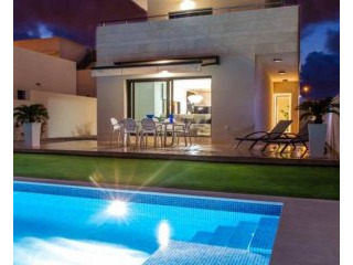 3 Bedroom 2 Bathroom Villa In..