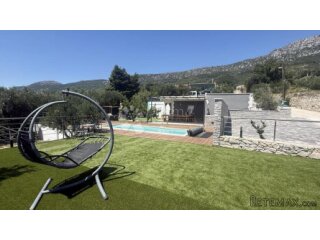 KAŠTELA - Vila s bazenom i panoramskim pogledom na more