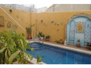 Corner terraced house, private pool and..