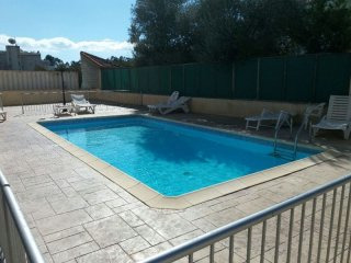 A 1 bedroom apartment near Papas
