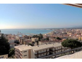 ROSES: Beautiful apartment with large..