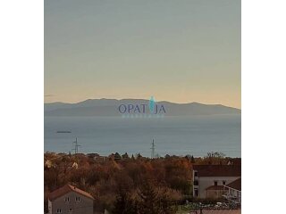 Stan od 124 m2, sa pogledom na more, parkingom i vrtom