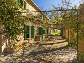 Unique Country Estate Inside The Golf..