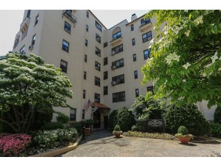 1 bedroom Commercial Property For Sale:..