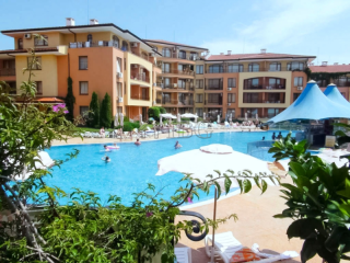 Beautiful 1-bedroom apartment 50 metres..