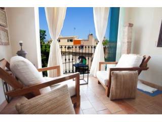 Elegant Apartment Located In The Old..