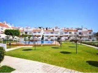 Town House - Townhouse distributed over..