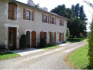 Magnificent renovated farmhouse with..