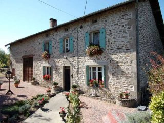 Fully Renovated Stone Farmhouse With 3..