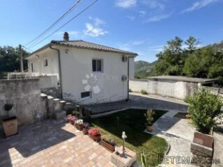 Bribir,samostojeća kuća sa dva stana