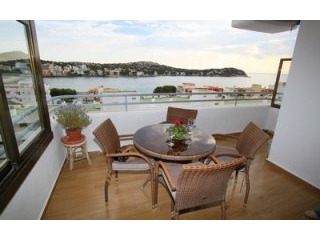 A secondline, sea view apartment for..