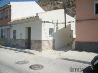 This charming typically Spanish, 2 bedroom town house is..