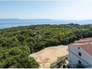 Zemljište sa građevinskom dozvolom i pogledom na more