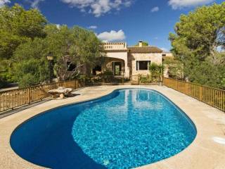 Country home with direct access to the..