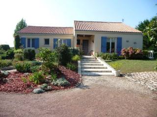Beautiful 6 Bedroom House and Pool