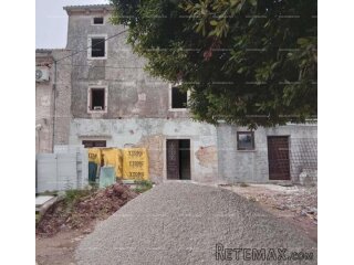 Prodaje se kuća s konobom u fazi renovacije, Krnica!