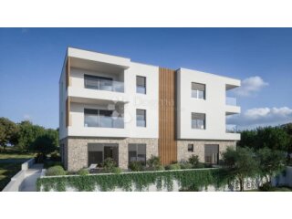 STAN S POGLEDOM NA MORE – 20 M OD PLAŽE, BRODARICA
