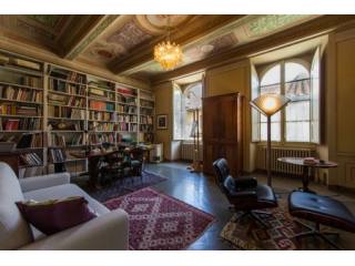 Frescoed Apartment In Cortona