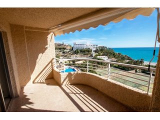 Apartamento con vistas directas al mar, situado en primera..
