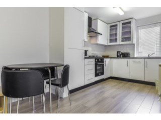 Large Double Room Available in..