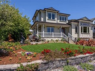 Simply elegant custom built home in el..