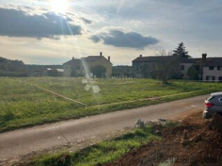 Zemljište sa građevinskom dozvolom i svim priključcima