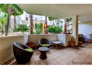 Ground floor apartment inthe prestigious residential Punta..