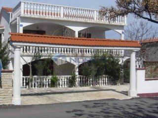 Vir (Vir - Žitna uvala), kuća sa 4 apartmana, 202 m2