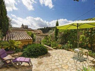 Romantic Town House With Lovely Views..