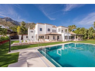 9 Bedrooms - House - Andalucia - For..