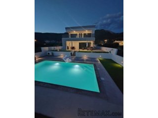 Rab, Banjol, moderna luksuzna kuća s bazenom, 250,00 m2
