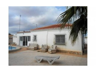 3 Bedroom 2 Bathroom Villa In..