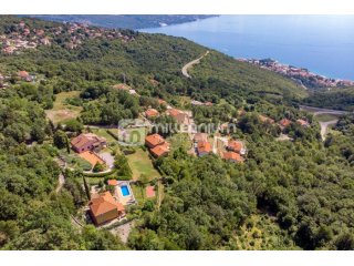 Opatija, Veprinac, samostojeća vila s bazenom