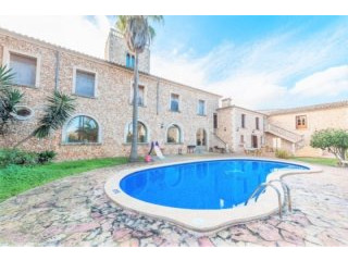 Charming manor house for commercial use..