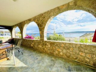 Crikvenica- tri stambene jedinice, 80 m od mora
